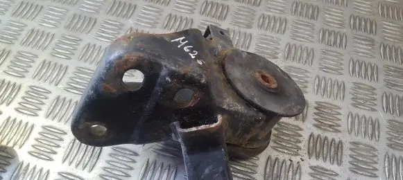 Mazda 626 Engine mount bracket