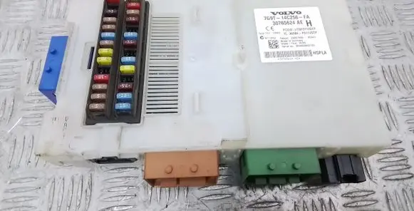 Volvo V70 BSM Control unit 30765624 7G9T14C256FA