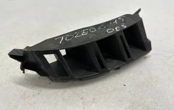 Seat Toledo IV (NH) Rear bumper mounting bracket