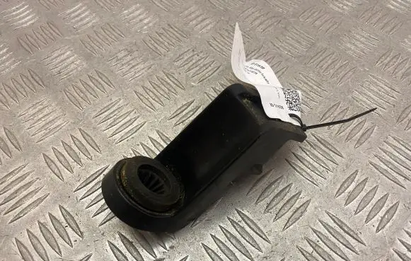 Volvo XC90 Air filter cleaner box bracket assembly 31370343