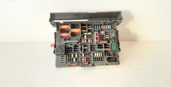 BMW 3 E90 E91 Fuse module 9119446