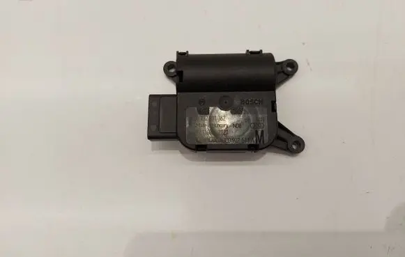 Volkswagen PASSAT B6 A/C air flow flap actuator/motor 132801362