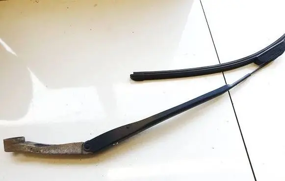 Honda FR-V Front wiper blade arm