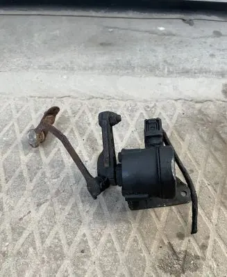 Mercedes-Benz E W210 Front height sensor lever 0105427517