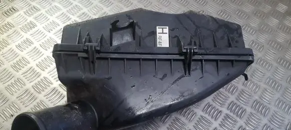 Mazda 626 Air filter box 