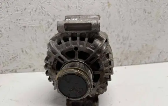 Volkswagen Jetta VI Generator/alternator 06K903023B
