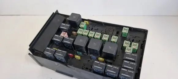 Chrysler Voyager Fuse module 04727558AC 23417G 252204131