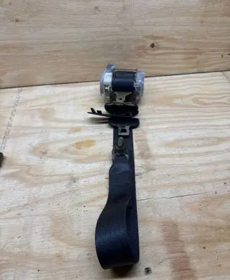 Lexus SC 430 Front seatbelt 7J8040P 004549