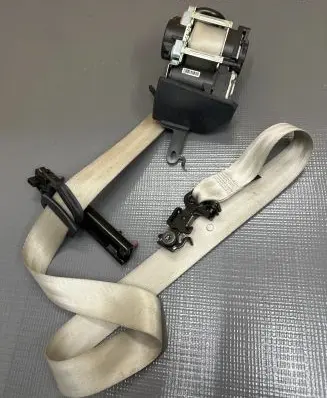 Volvo XC90 Front seatbelt 32239340 14092018