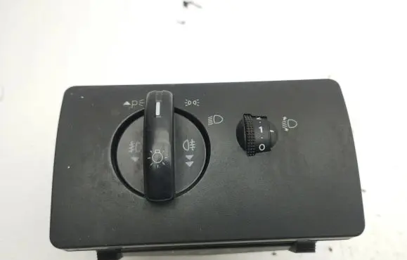 Ford Mondeo Mk III Light switch 1S7T13A024BB