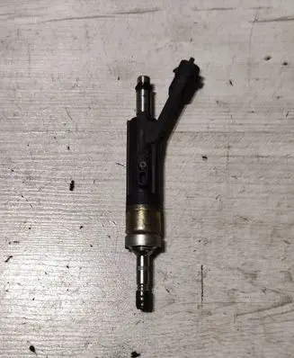 Peugeot 2008 I Fuel injector 9810335380