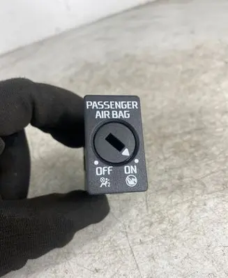 Passenger airbag on/off switch