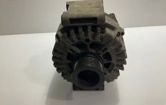 Mercedes-Benz E W212 Generator/alternator A0009067702 412015556 2618188A