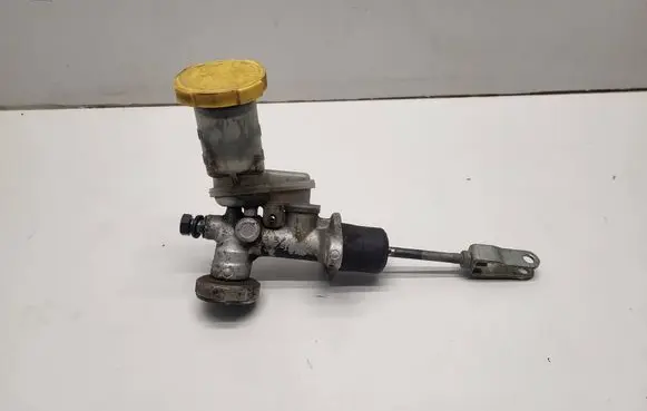 Subaru Forester SF Clutch slave cylinder 