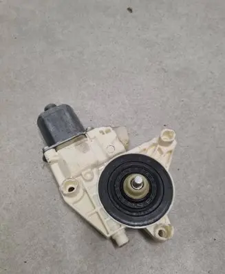 Mercedes-Benz C W204 Front door window regulator motor A2048200142 0130822503
