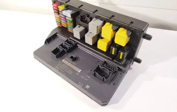 Mercedes-Benz Sprinter W906 SAM control unit A9069004700 A9069027500 A9069011500