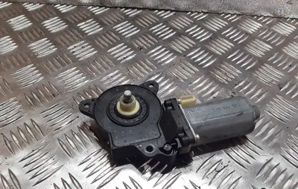 Ford Fiesta Front door window regulator motor 0130821938