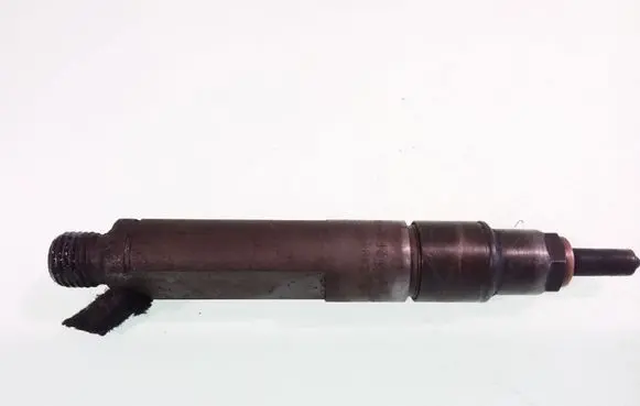 Volkswagen Golf III Fuel injector 028130201G