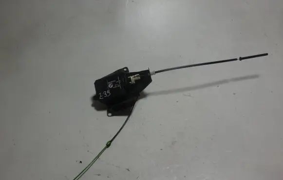 BMW 5 E39 Fuel tank cap lock motor 8352168
