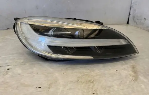 Volvo V40 Headlight/headlamp 31420450