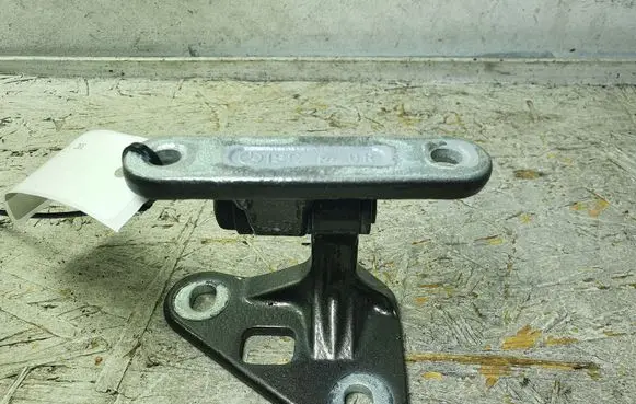Mercedes-Benz CLS C219 Front door lower hinge 