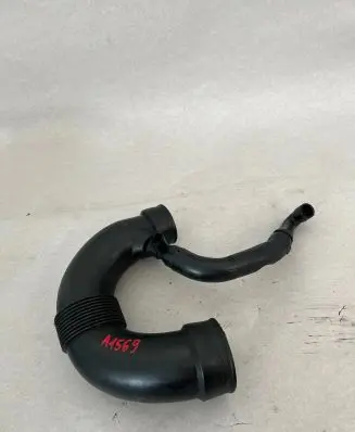 Mercedes-Benz E W211 Breather hose/pipe A6130160081