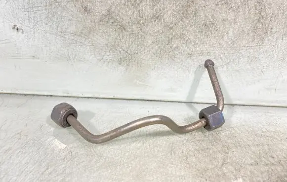 Fuel injector supply line/pipe