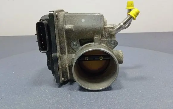 Toyota Avensis Verso Throttle body valve 22030-0D010