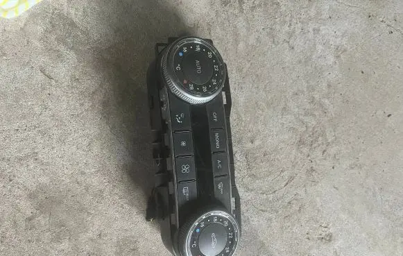 Mercedes-Benz C W204 Climate control unit 2049009104 SW370903