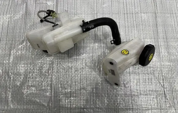 KIA Niro Brake fluid reservoir 