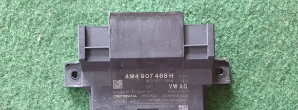 Audi A4 S4 B9 8W Gateway control module 4M4907468H