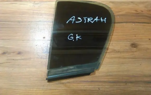 Opel Astra H Rear vent window glass 