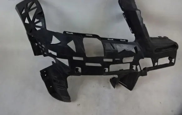 Mercedes-Benz C W204 Front bumper mounting bracket