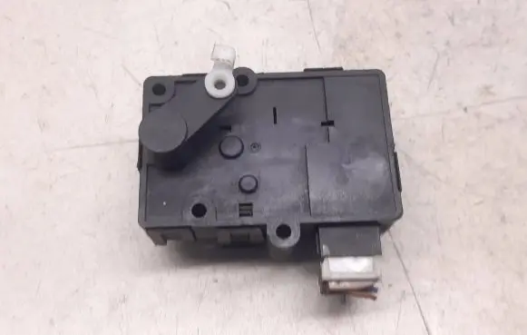 Mitsubishi Galant Air flap motor/actuator MR238260 6L13
