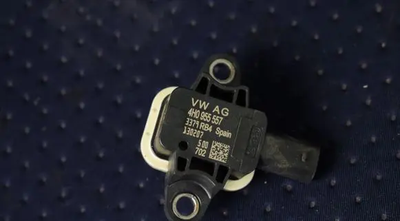 Toyota RAV 4 (XA30) Airbag deployment crash/impact sensor 4H0955557
