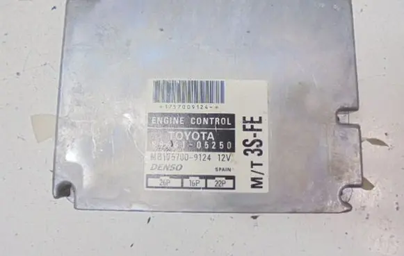 Toyota Avensis T220 Engine control unit/module ECU 89661-05250