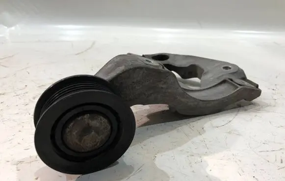 Jeep Grand Cherokee Engine mounting bracket