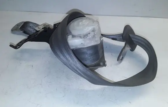Nissan Navara D40 Middle seatbelt (rear) D095806