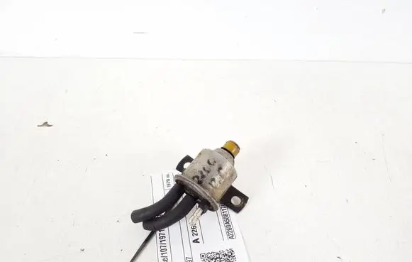 Mercedes-Benz SL R107 Valve A0015402997