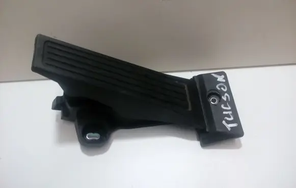 Hyundai Tucson TL Accelerator throttle pedal