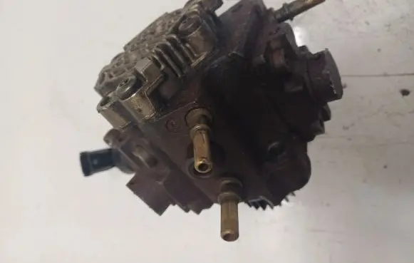 Opel Vivaro Fuel injection high pressure pump 0445010234