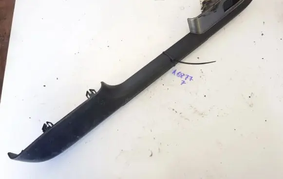 Nissan X-Trail T30 Front door window switch trim 829498h300x