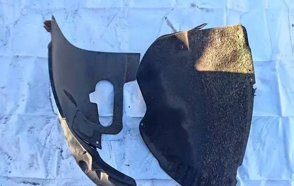 Front wheel arch liner splash guards
