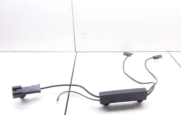 Mercedes-Benz CLS C218 X218 Aerial antenna amplifier A2128704589 28287042