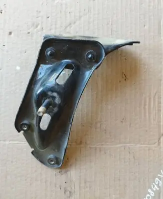 Skoda Yeti (5L) Fender mounting bracket 1z0810679a
