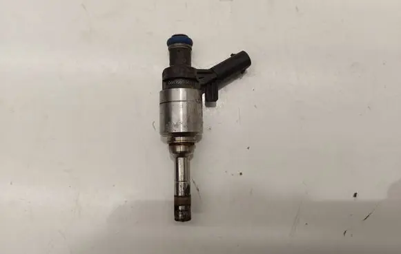 Audi A3 S3 8P Fuel injector 06H906036B