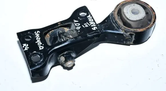 Toyota Yaris Gearbox mounting bracket 
