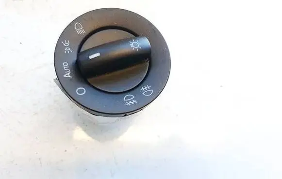 Volkswagen Touareg I Light switch 