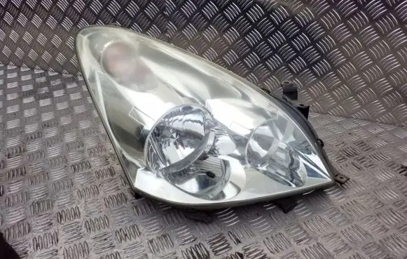 Toyota Corolla Verso E121 Headlight/headlamp