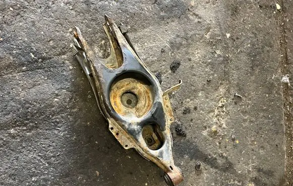 Mercedes-Benz E W211 Rear upper control arm/wishbone